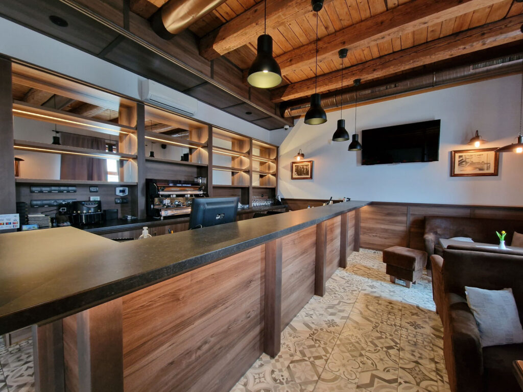 Bar v Al Capone cafe