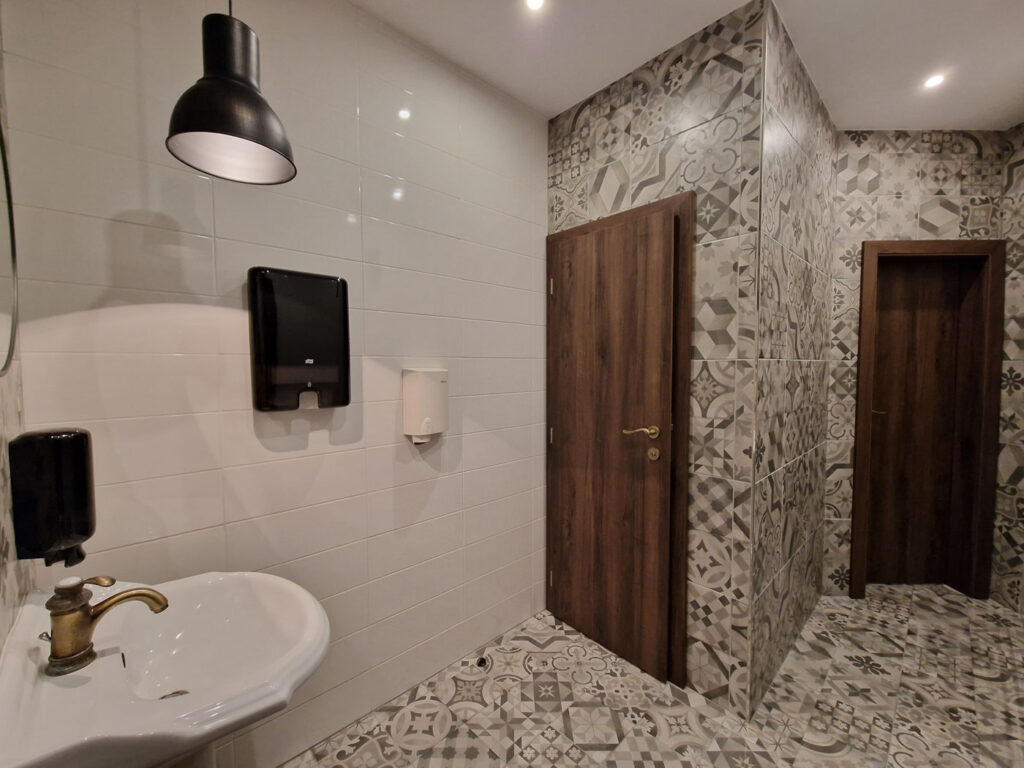 Toalety v Al Capone cafe